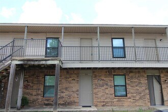 Building Photo - 1901 E Lindsey St