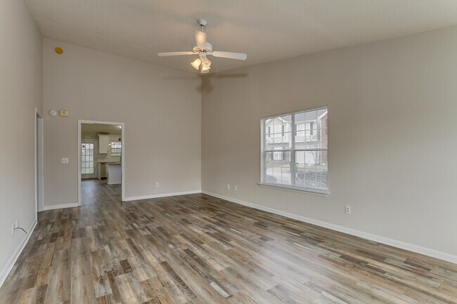 Building Photo - 1424 Southern Gardens Dr