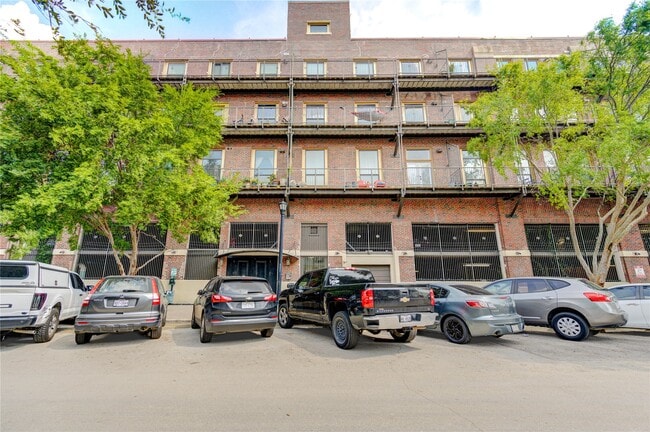 Building Photo - 2205 McKinney St