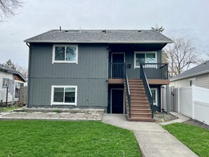 Building Photo - 2612 W Bridge Ave