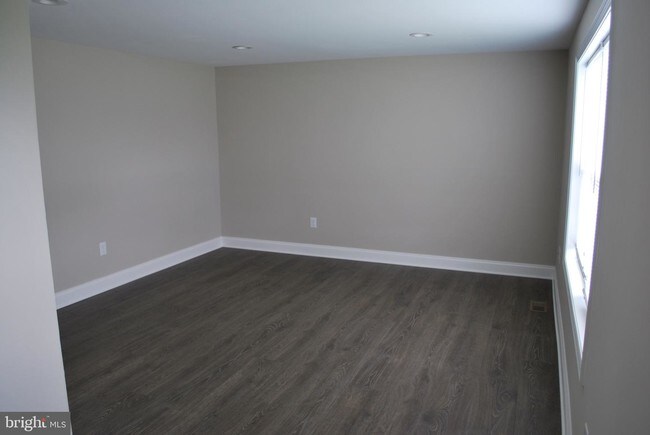 Building Photo - 45625 Clearbrook Ln