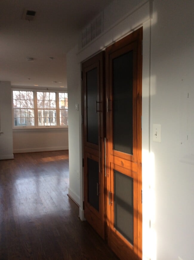 Building Photo - 510 8th St NE