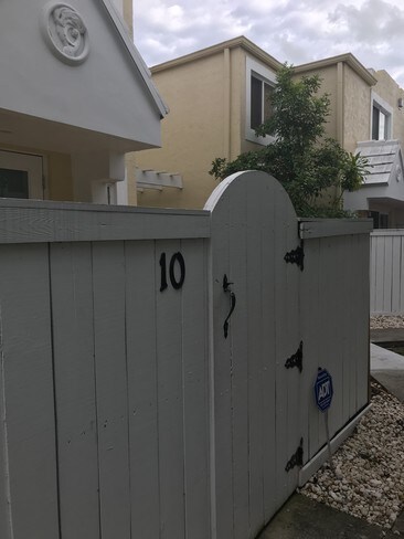 Building Photo - 4560 SW 68th Ct Cir