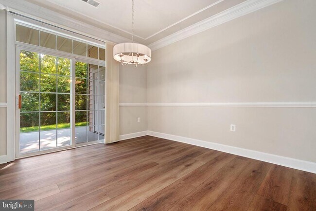 Foto del edificio - 15231 Royal Crest Dr