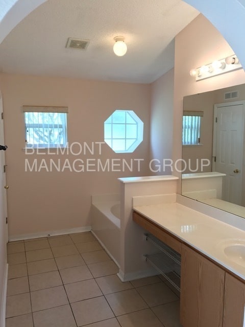 Building Photo - 1009 Mardi Gras Dr