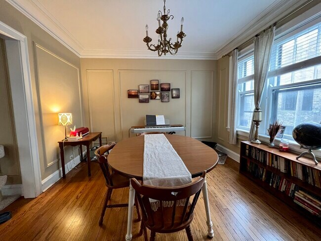 Foto del edificio - 821 Forest Ave
