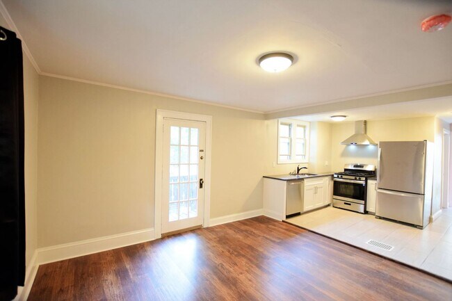 Building Photo - Two Bedroom Two Bath 112 Quarry