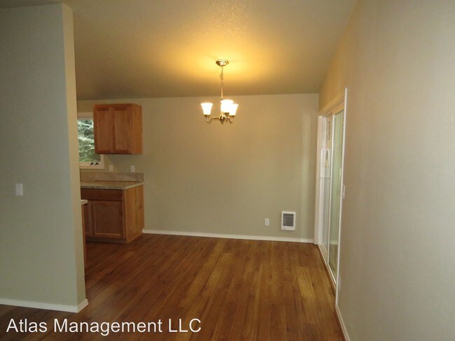Building Photo - 4500 SE Frewing Rd