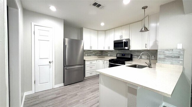 Building Photo - 12708 La Salle Dr