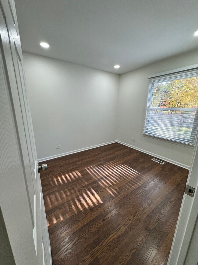 Building Photo - 1944 Navarone Dr