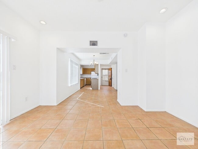 Building Photo - Single Family Home Available Now!