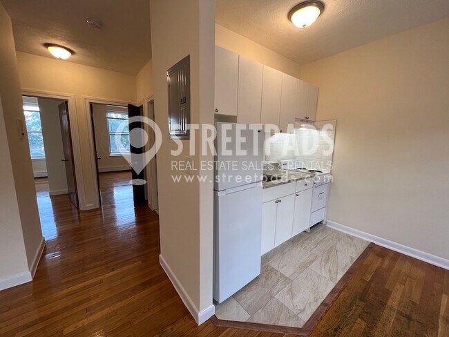 Foto del edificio - 172 N Beacon St