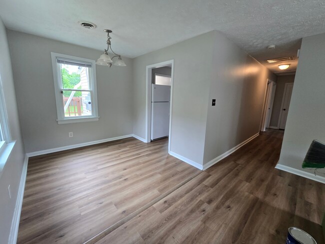 Building Photo - 1115 Stewart Dr