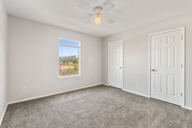 Building Photo - 10714 Mathom Landing