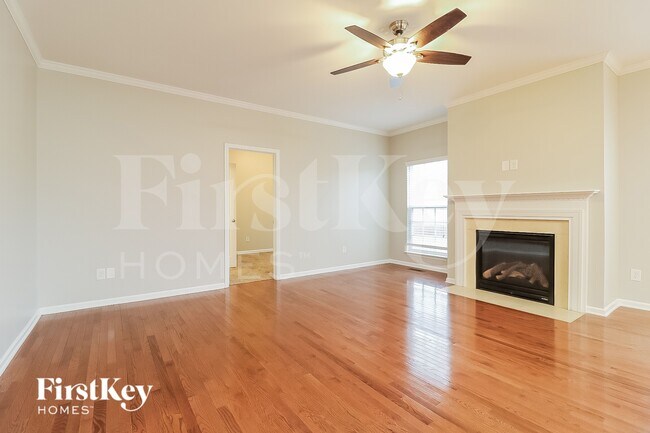 Foto del edificio - 2184 McLaughlin Dr