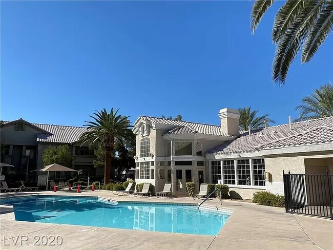 Foto del edificio - 3940 Quiet Pine St