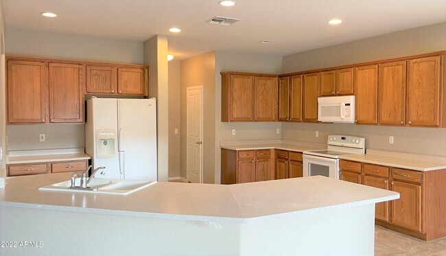 Building Photo - 2921 E Powell Way