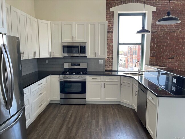 Foto del edificio - 18 E Sunrise Hwy