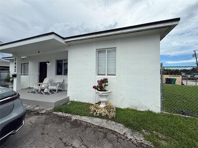 Foto del edificio - 2445 SW 90th Ave