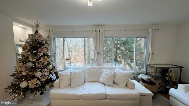 Foto del edificio - 16031 Dorset Rd