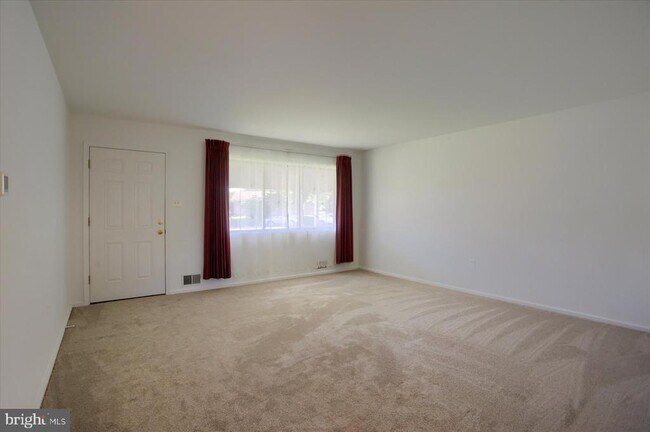 Foto del edificio - 107 Birch Ct