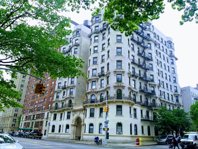 Building Photo - 418 Central Park West