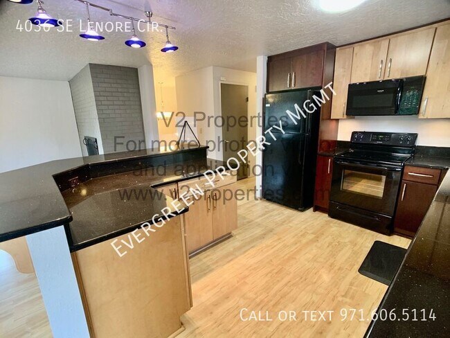 Building Photo - Beautiful Home $2,795 | Spacious Fenced Ba...