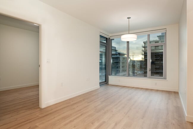 Building Photo - 526-755 Harbourside