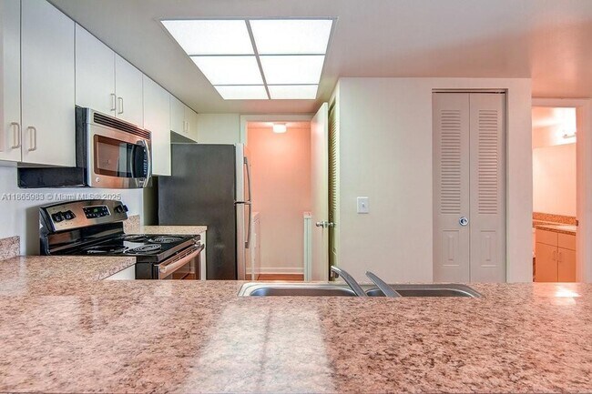 Foto del edificio - 3605 NE 207th St