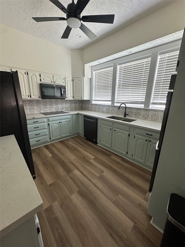 Building Photo - 3502 1st St