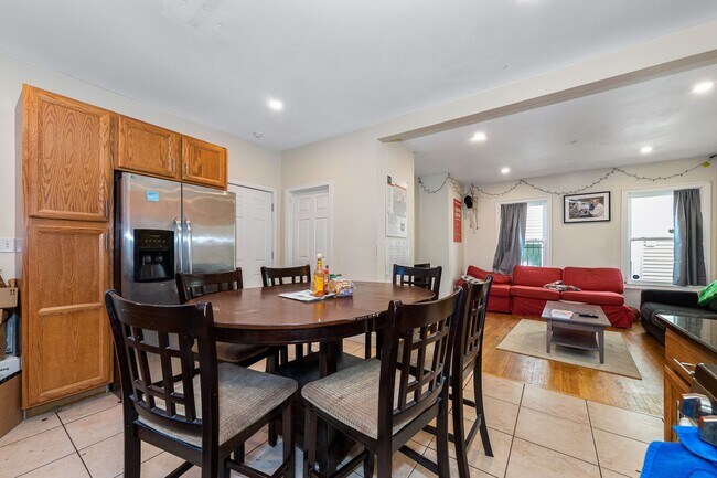 Photo - 5 BED/2 BATH ON CALUMET ST. FOR 9/1/2026 WITH CENTRAL AIR Apartment