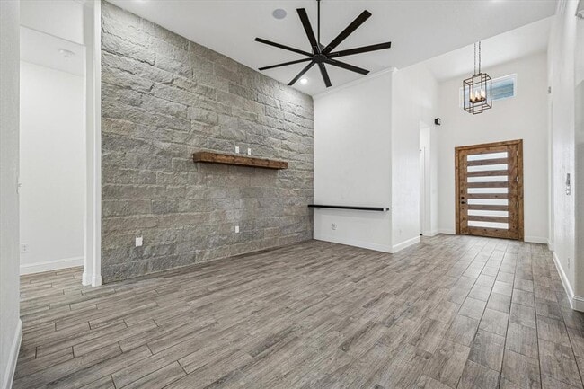 Foto del edificio - 136 Greg Ln