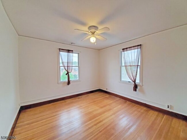 Building Photo - 16 Meeker Pl
