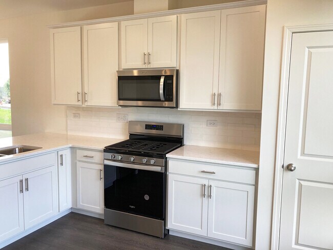 Quartz Countertops - 2260 Blue Ct