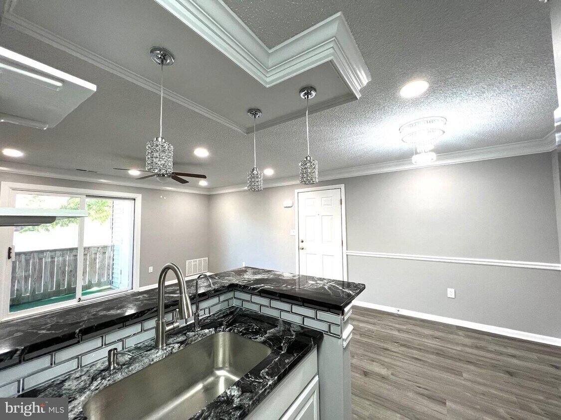 Primary Photo - 609 Ravens Crest Dr