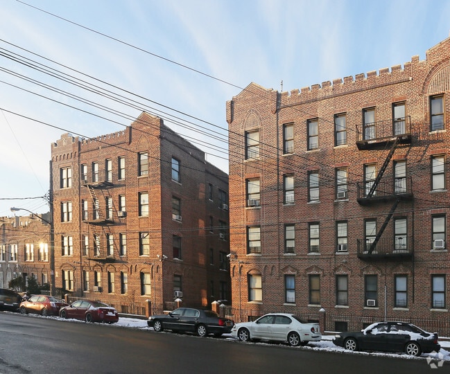 Building Photo - 474 E 98th St