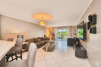 Building Photo - 2205 S Cypress Bend Dr