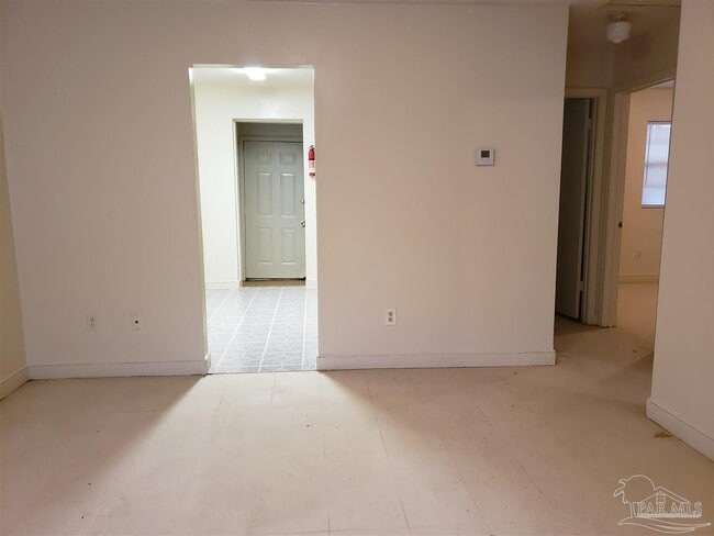 Building Photo - 1250 Lake Dr