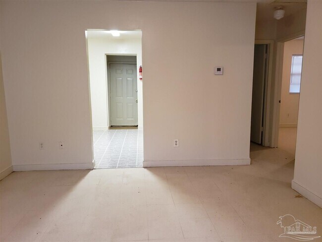 Foto del edificio - 1250 Lake Dr