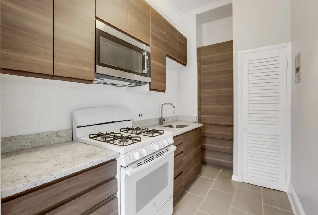 Primary Photo - 1601 Park Avenue, Unit 3
