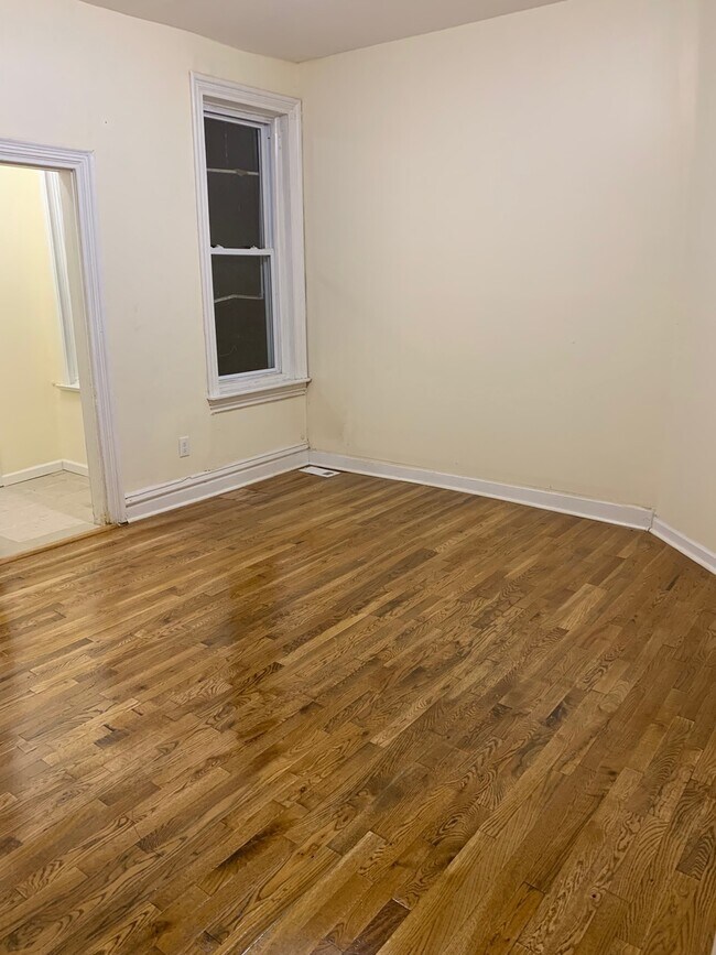 Foto del edificio - BEAUTIFULLY RENOVATED DOWNTOWN NEWARK HOME...