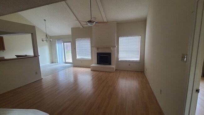 Building Photo - 2609 Hazelwood Pl