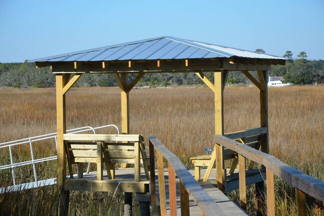 Foto del edificio - 1490 Creekwood Rd