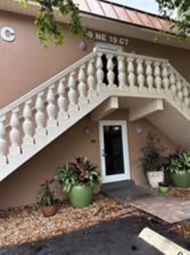 Foto del edificio - 9 NE 19th Ct