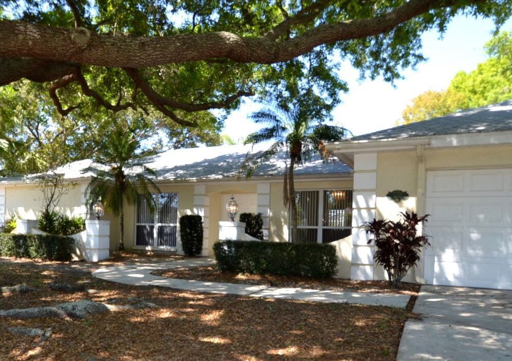 Primary Photo - 5697 Country Lakes Dr