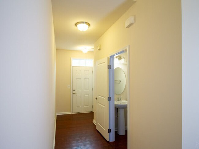 Foto del edificio - Minutes from Uptown!