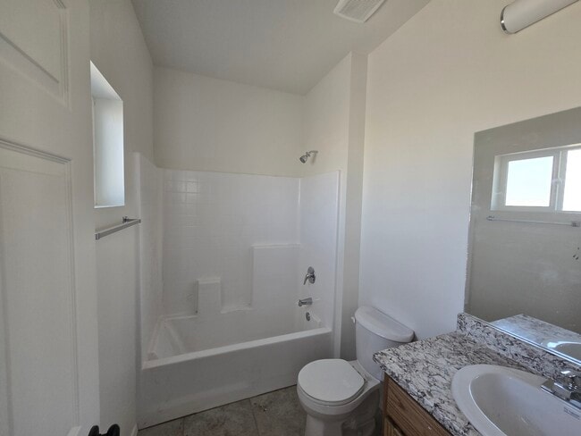 Building Photo - 833 S Avenue A