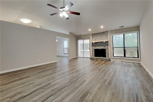 Building Photo - 5990 Bayside Dr NW