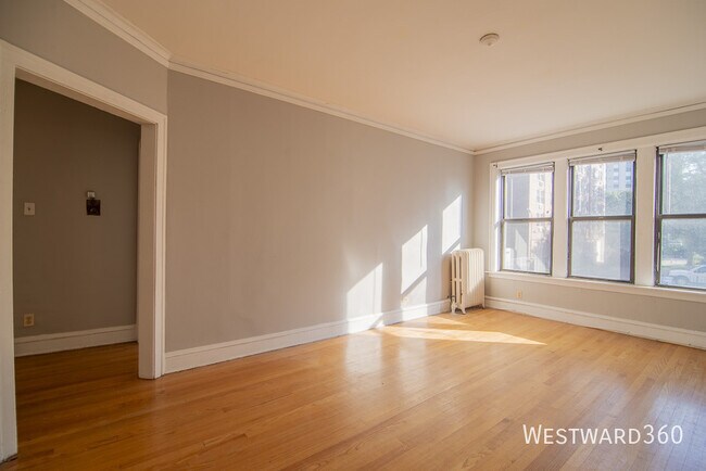 Foto del edificio - 6055 N Ridge Ave
