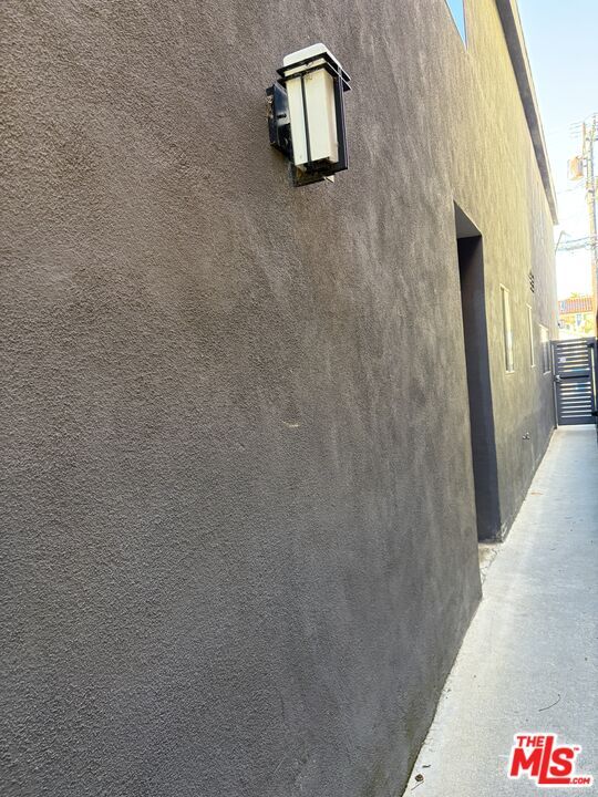 Building Photo - 2425 Ocean Ave